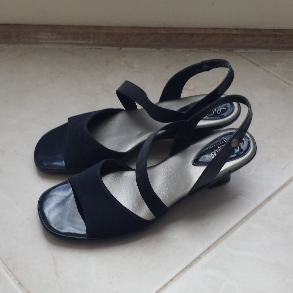 NWOT 8.5 Wide Blue Wedges